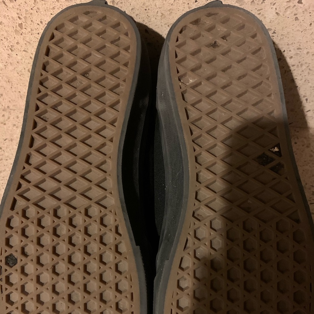 Vans - Picture 5 of 7